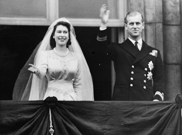 Королева Елизавета II и принц Филипп празднуют 73-ю годовщину свадьбы